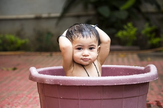 Can babies bathe with Iron in Water